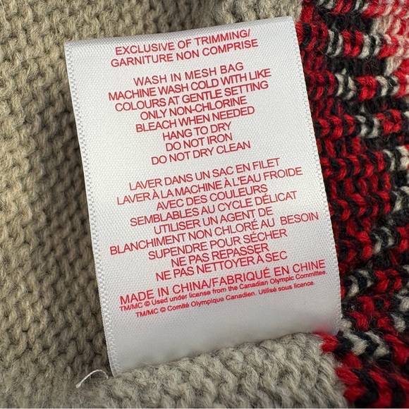 HBC Olympic Team Canada Women's Poncho Black Red Patterned Fringe One Size - Picture 10 of 12